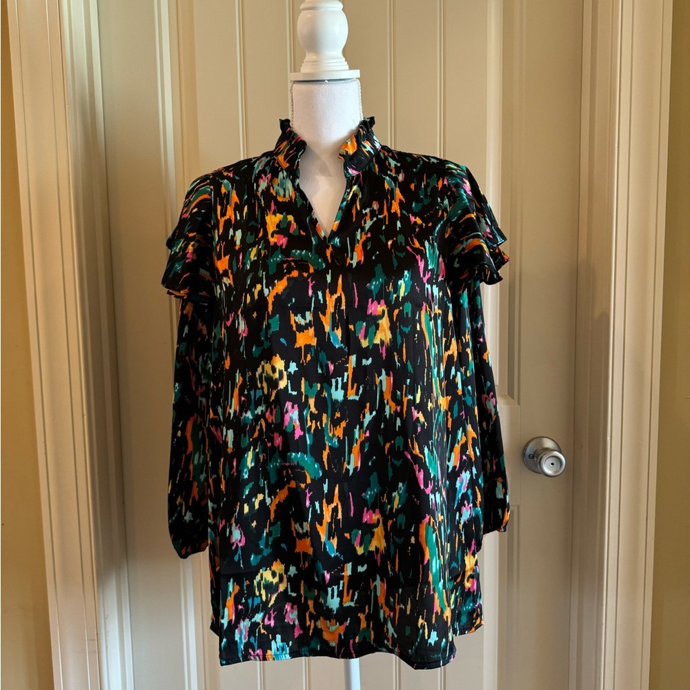 NEW! Women’s Multicolor puff sleeves top!